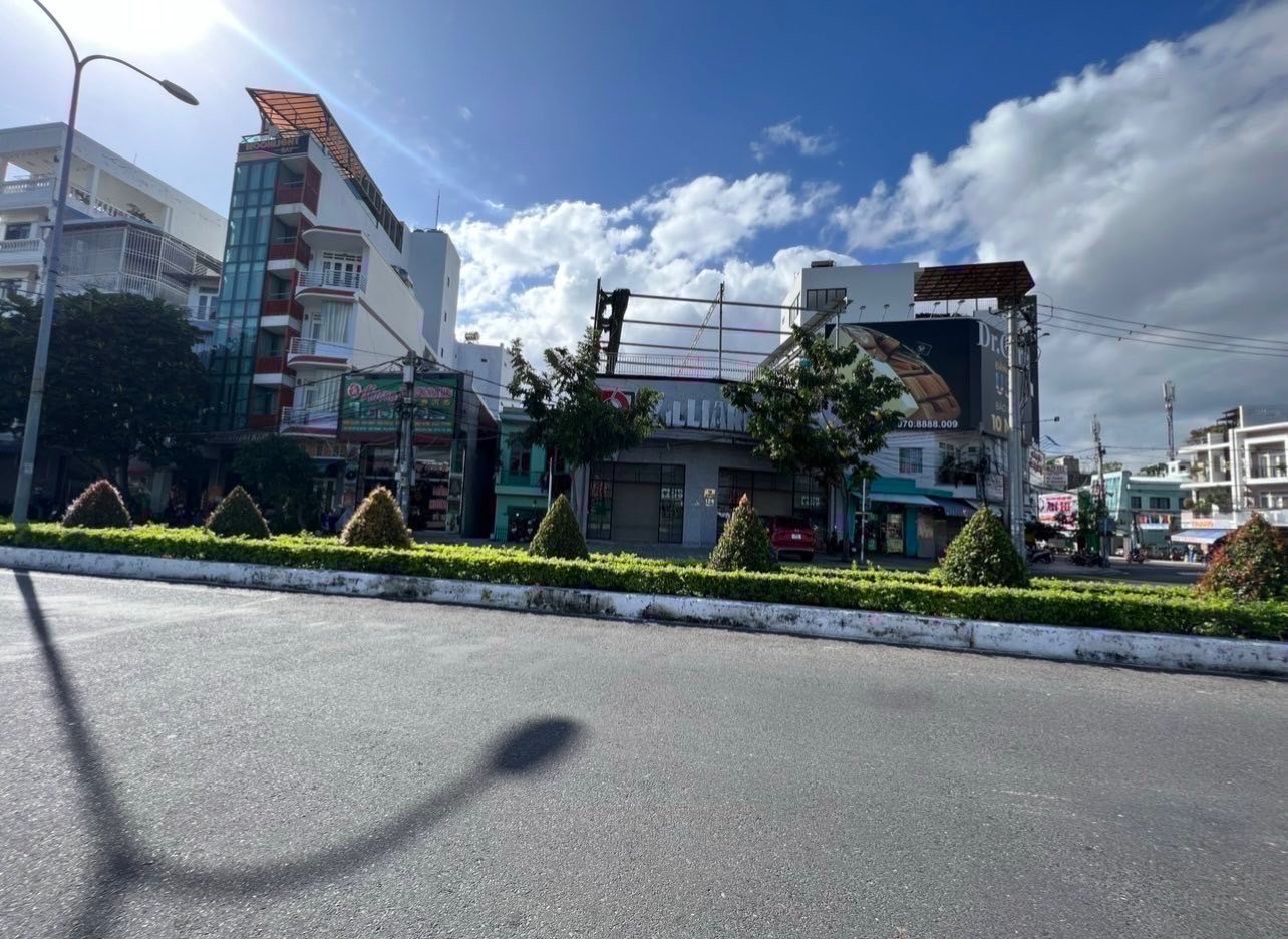 Bán nhà mặt đường Bờ Kè Hà Ra, giá rẻ