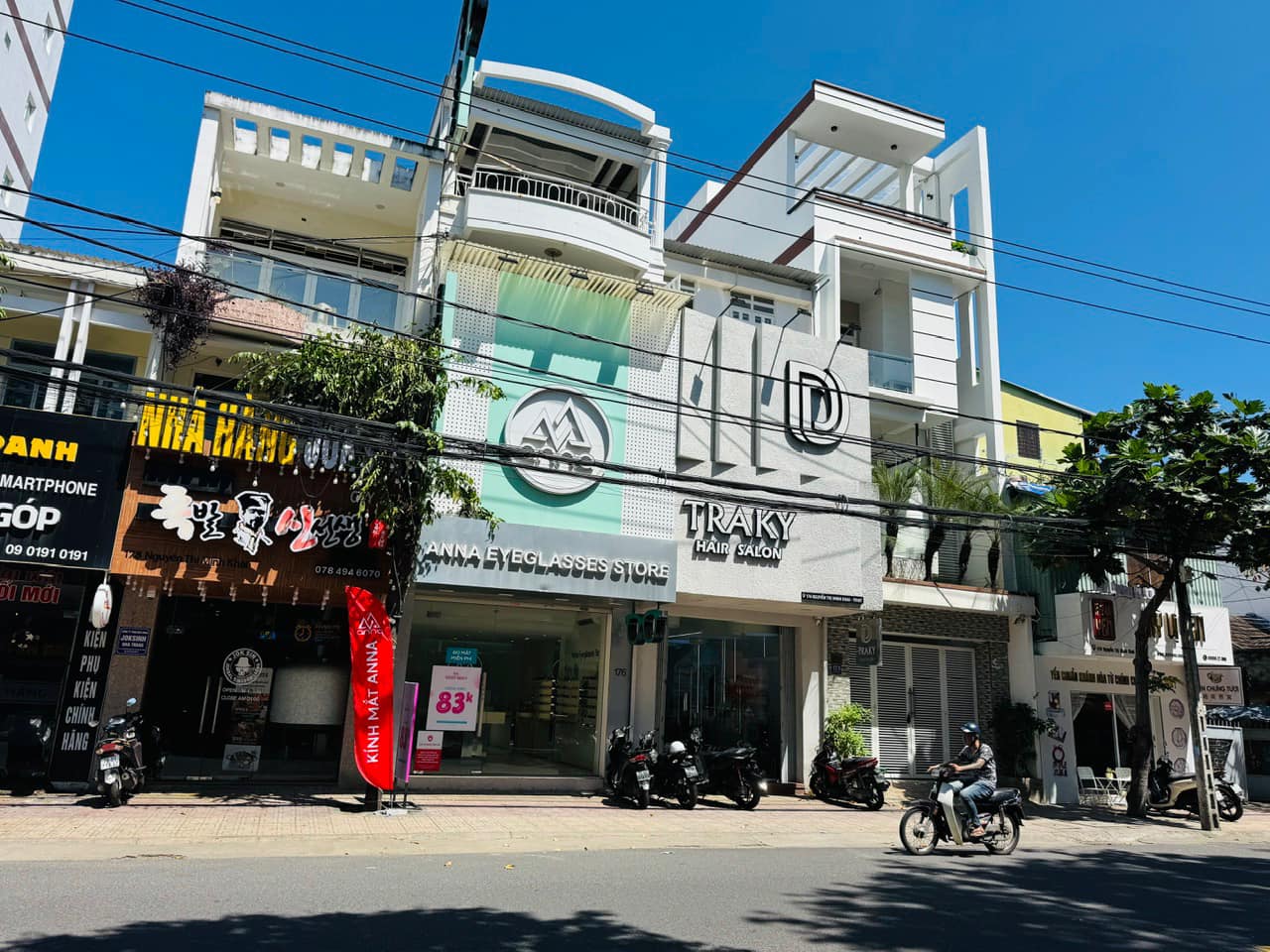 Bán căn nhà phố đường Nguyễn Thị Minh Khai, nhà mới có thang máy cách biển 600m