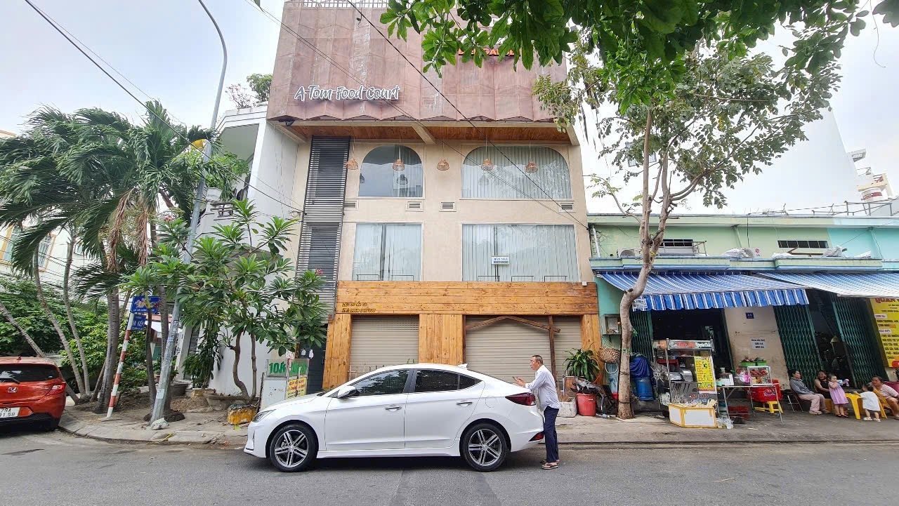 Bán nhà 4 tầng mặt đường Âu Cơ, Nha Trang, ngang 9m