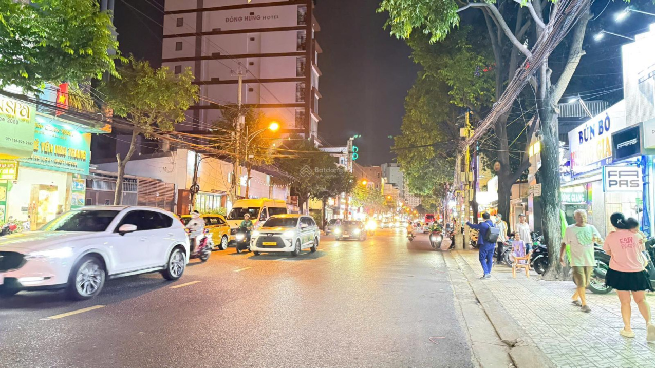 Bán nhà 4 tầng mặt tiền Nguyễn Thị Minh Khai trung tâm sôi động bậc nhất Nha Trang