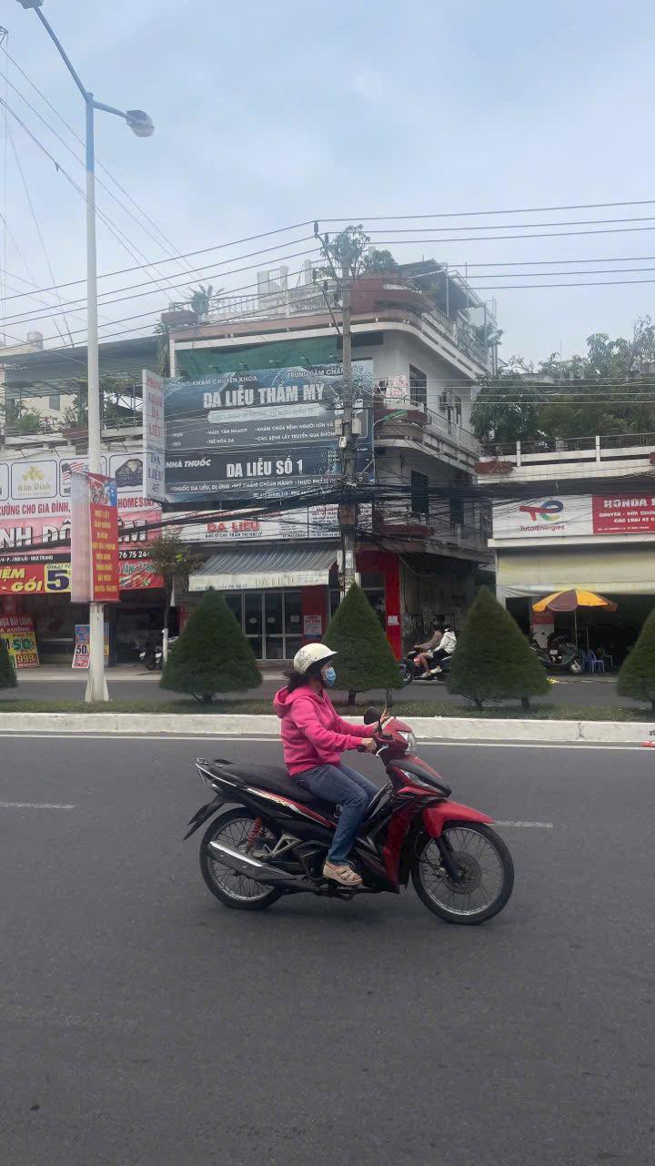 BÁN NHÀ 3 TẦNG GÓC 2 MẶT TIỀN ĐƯỜNG 2/4 – VĨNH HẢI, NHA TRANG