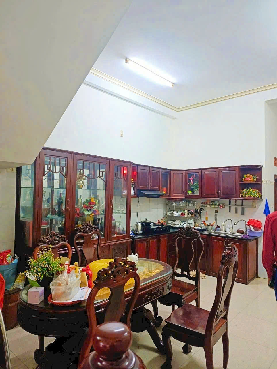 Nhà 4 tầng - sát trường Tiểu Học Vĩnh Hải; ra biển Hòn Chồng: 800m. Dt 68m2. Giá 8.3ty