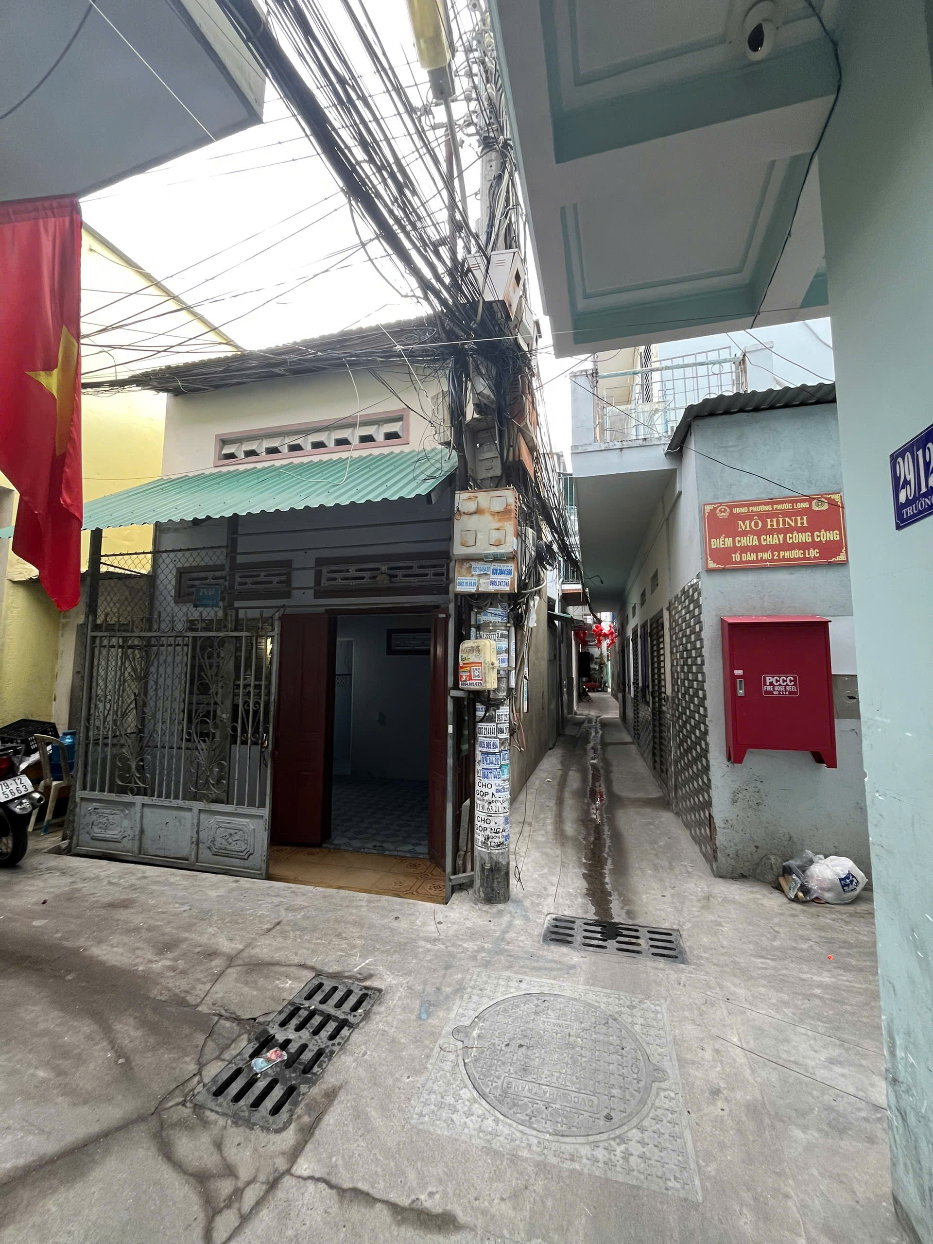 ÁN LÔ GÓC TẶNG NHÀ CẤP 4 HẺM PHƯỚC LONG THÔNG RA CHỢ BÌNH TÂN GIÁ 2.668 TỶ