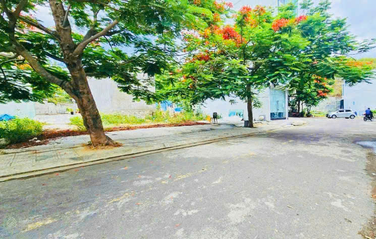 Hòn Đỏ Vĩnh Thọ ngang lô đất 9m đi ra biển Hòn Chồng: 80m. Dt 95.4m2. Giá 14.5ty