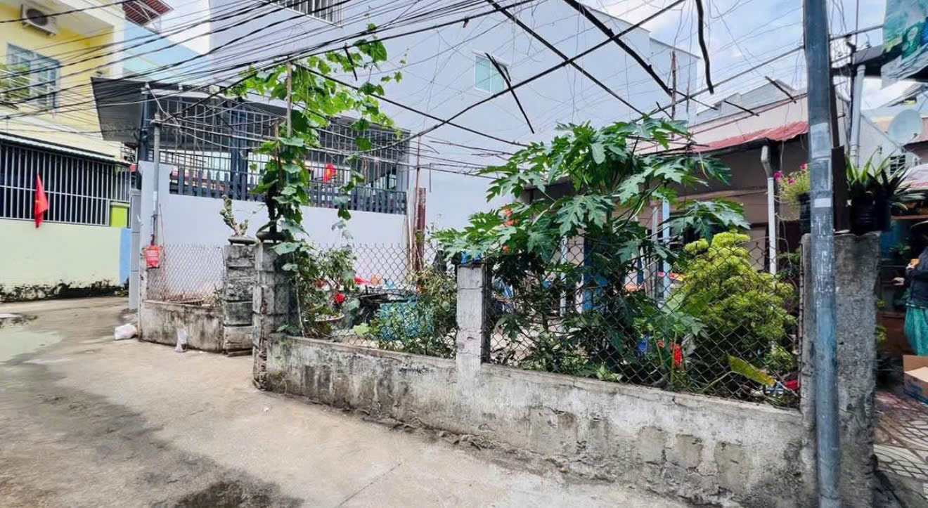 BÁN ĐẤT TẶNG NHÀ – HẺM BƯU ĐIỆN, VĨNH HẢI. DT 119.7M2. GIÁ 5.2TY