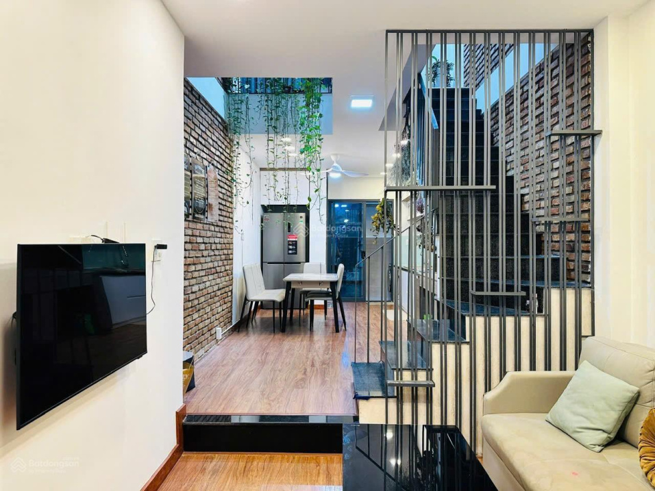 Bán nhà gần Quảng Trường _ hẻm Hùng Vương, cách biển Trần Phú 220m