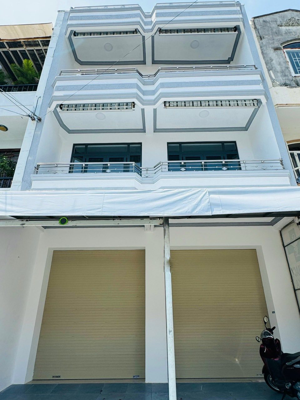 Cho thuê nhà gần bãi tắm Hòn Chồng, mặt tiền Đặng Tất, Nha Trang