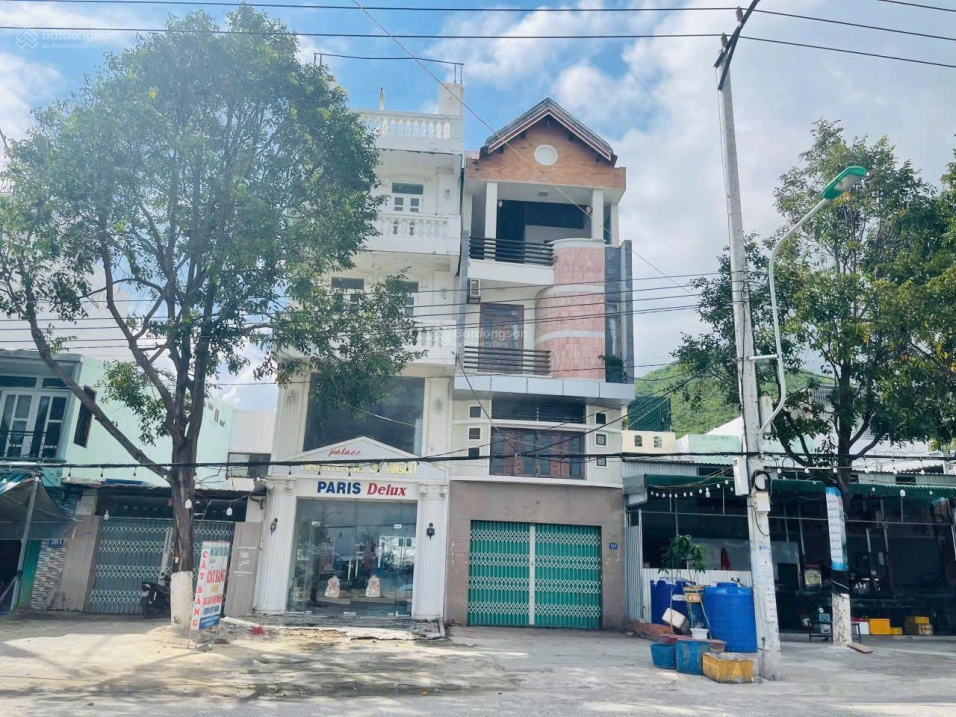 Bán nhà mặt tiền sông, view Biển, mặt đường Nguyễn Văn Linh, Nha Trang