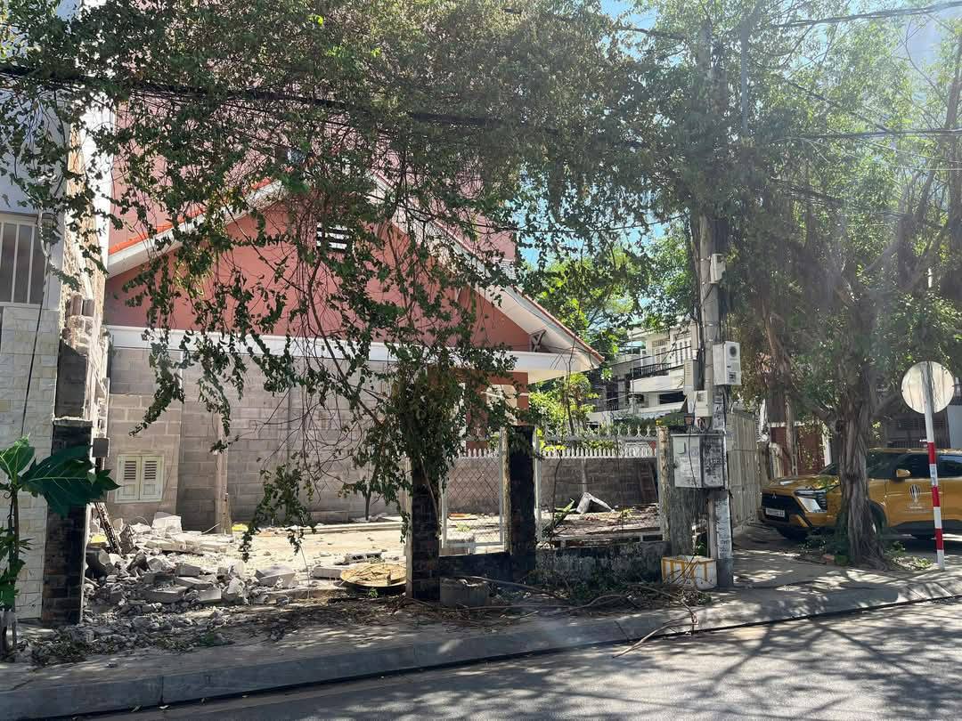 Bán Lô góc 2 mặt tiền đường Hồng Lĩnh - Hát Giang