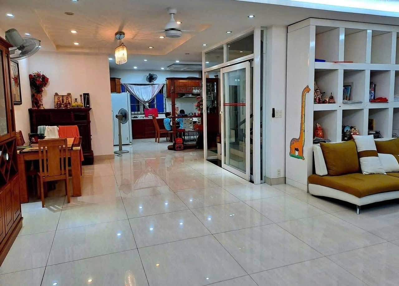 Cần bán nhà mới mặt tiền đường Bạch Đằng - Tân Tiến - Nha Trang