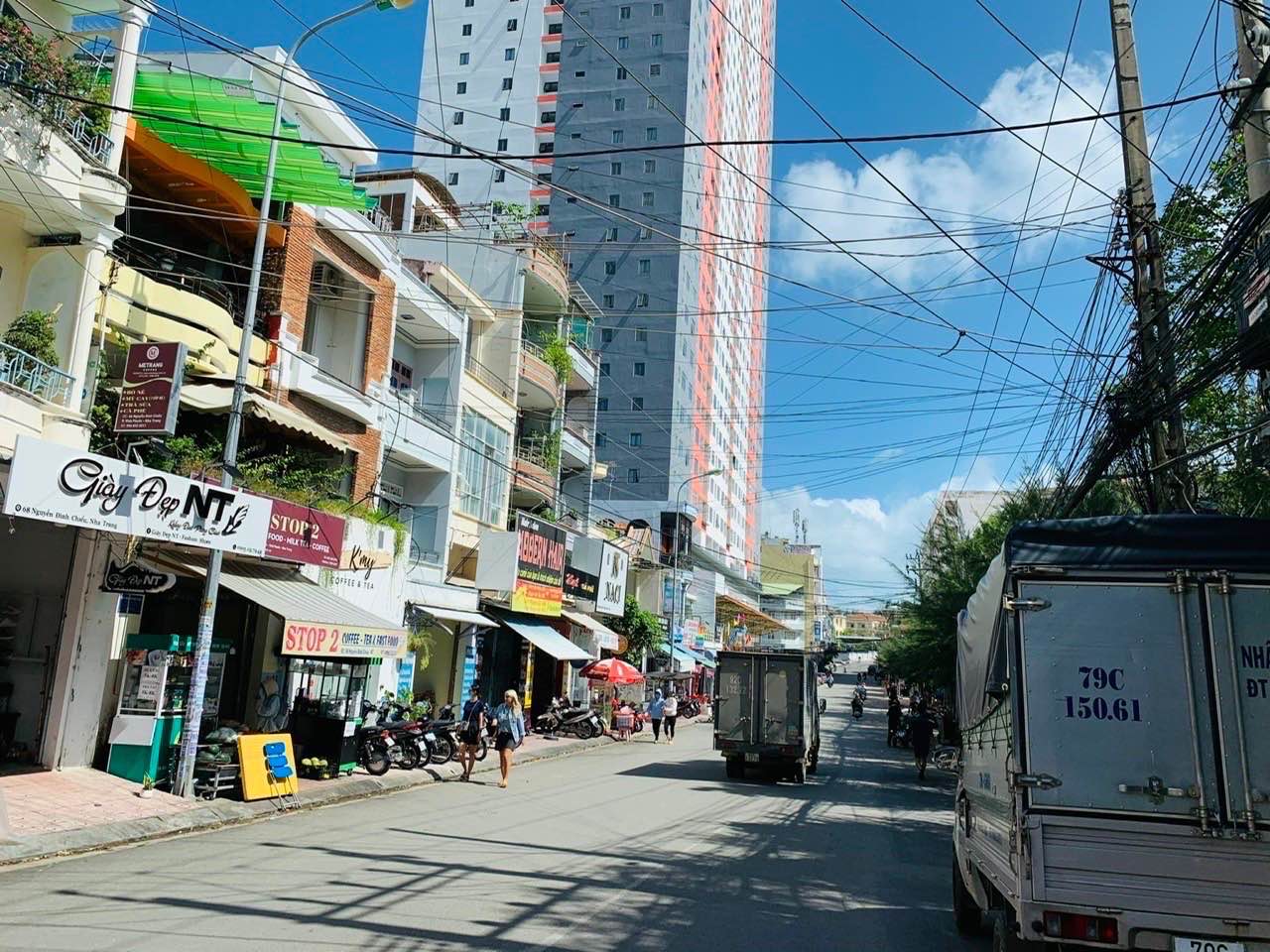 Cần bán nhà mặt tiền đường Nguyễn Đình Chiểu gần biển bãi tắm Hòn Chồng