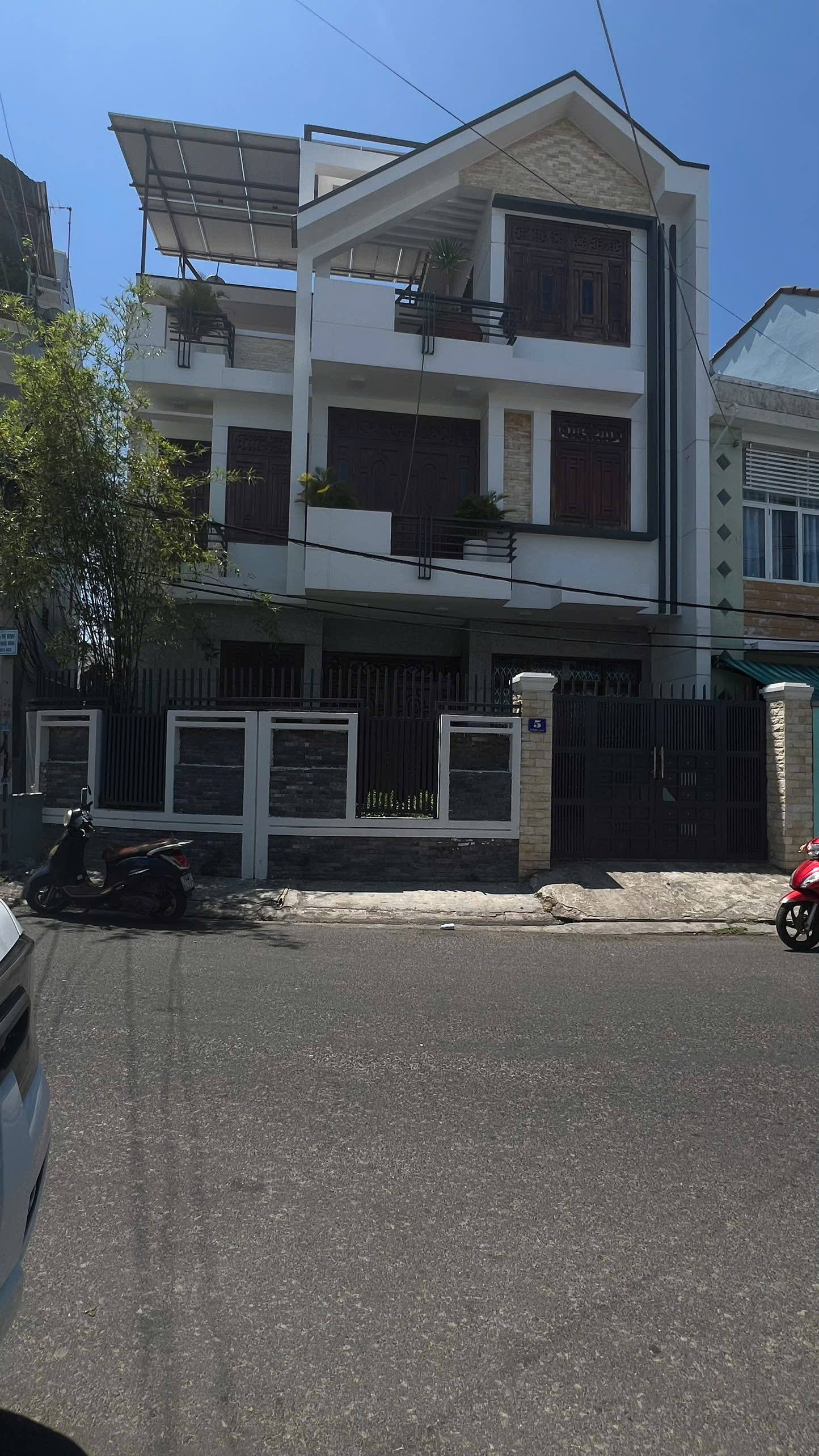 Chủ cần bán căn biệt thự trên đường Đồng Nai , Phường Nam Nha Trang. giá 11 tỷ
