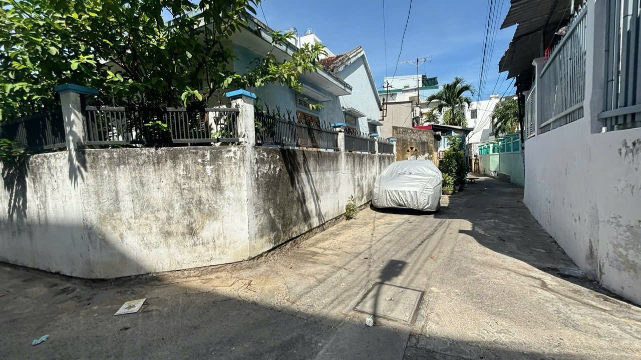 Bán đất góc 2 mặt tiền hẻm ô tô đường Tôn Thất Tùng, Nha Trang, gần Biển