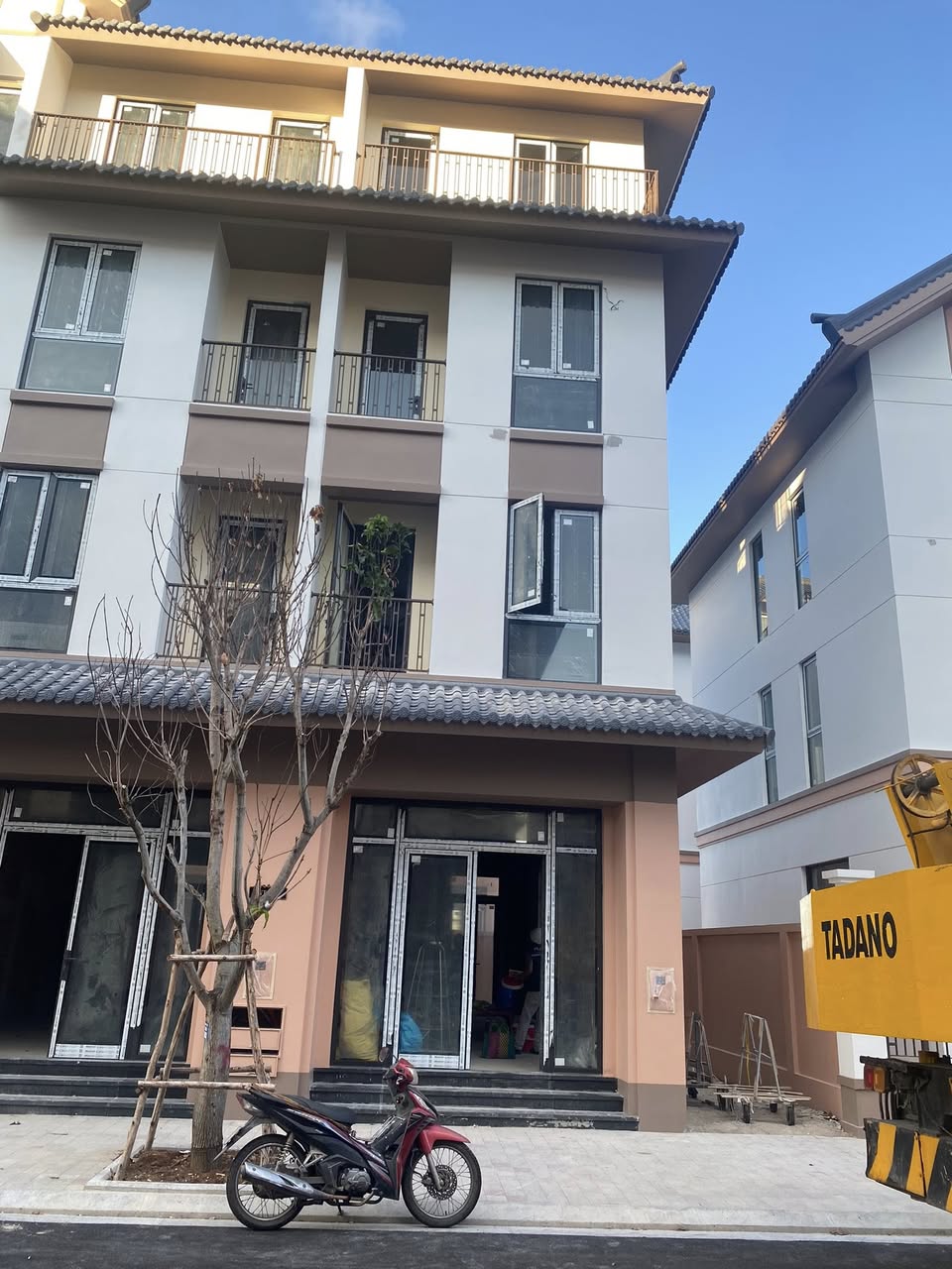 Căn liền kề xẻ khe gần biển (cách bãi biển chỉ có 50m) Vinhomes Pearl Bay Nha Trang