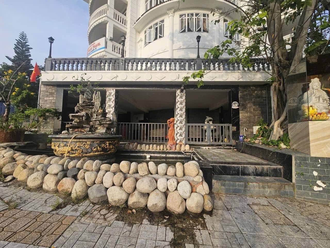 Cho thuê mặt bằng kinh doanh rộng trên 800m2 view biển khu Biệt thự cao cấp Oceanview Nha Trang
