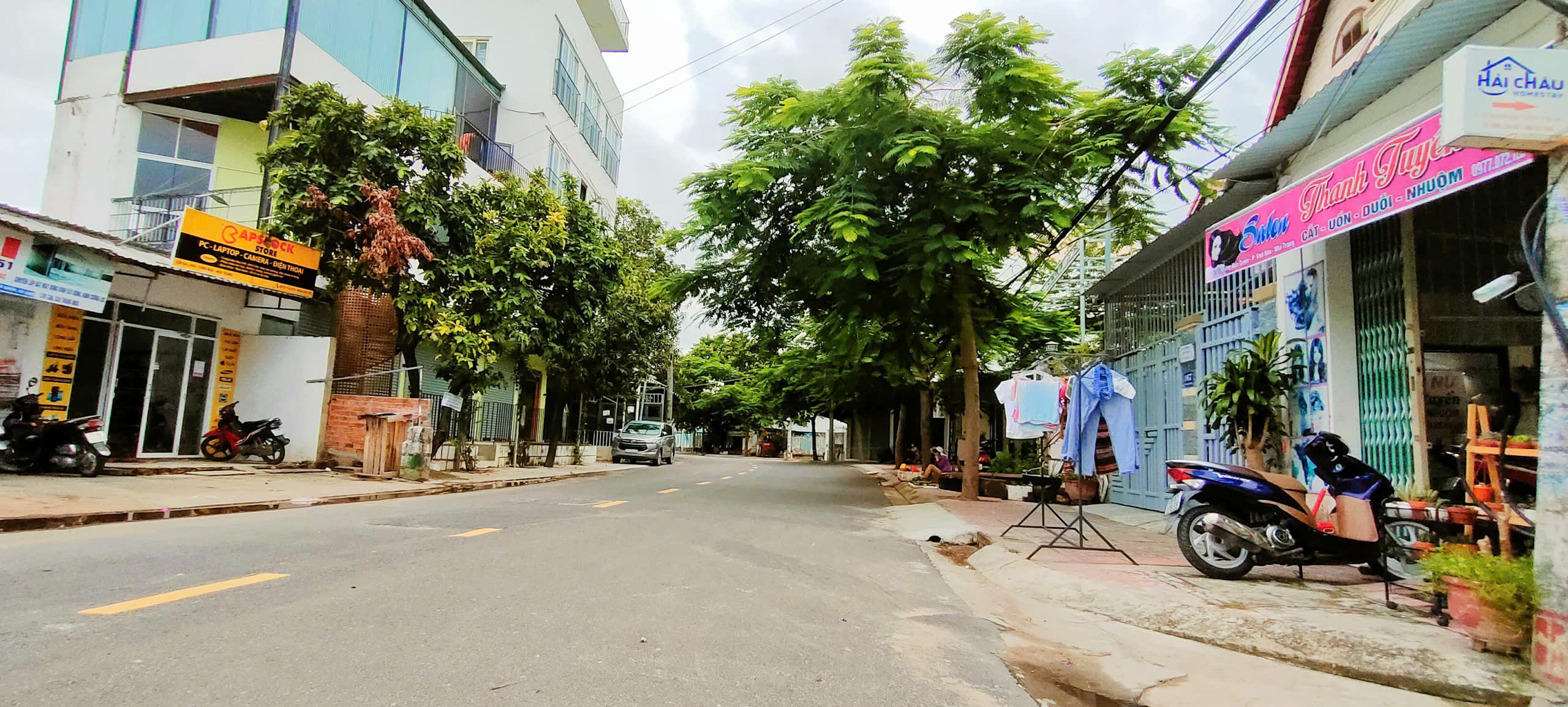 Nhà góc 2 mặt tiền hẻm Dương Hiến Quyền ngang dài 12m ; Giáp Mường Thanh Ba Làng [ ĐI RA BIỂN 150m ]. Dt 267m2. Giá 21.5ty