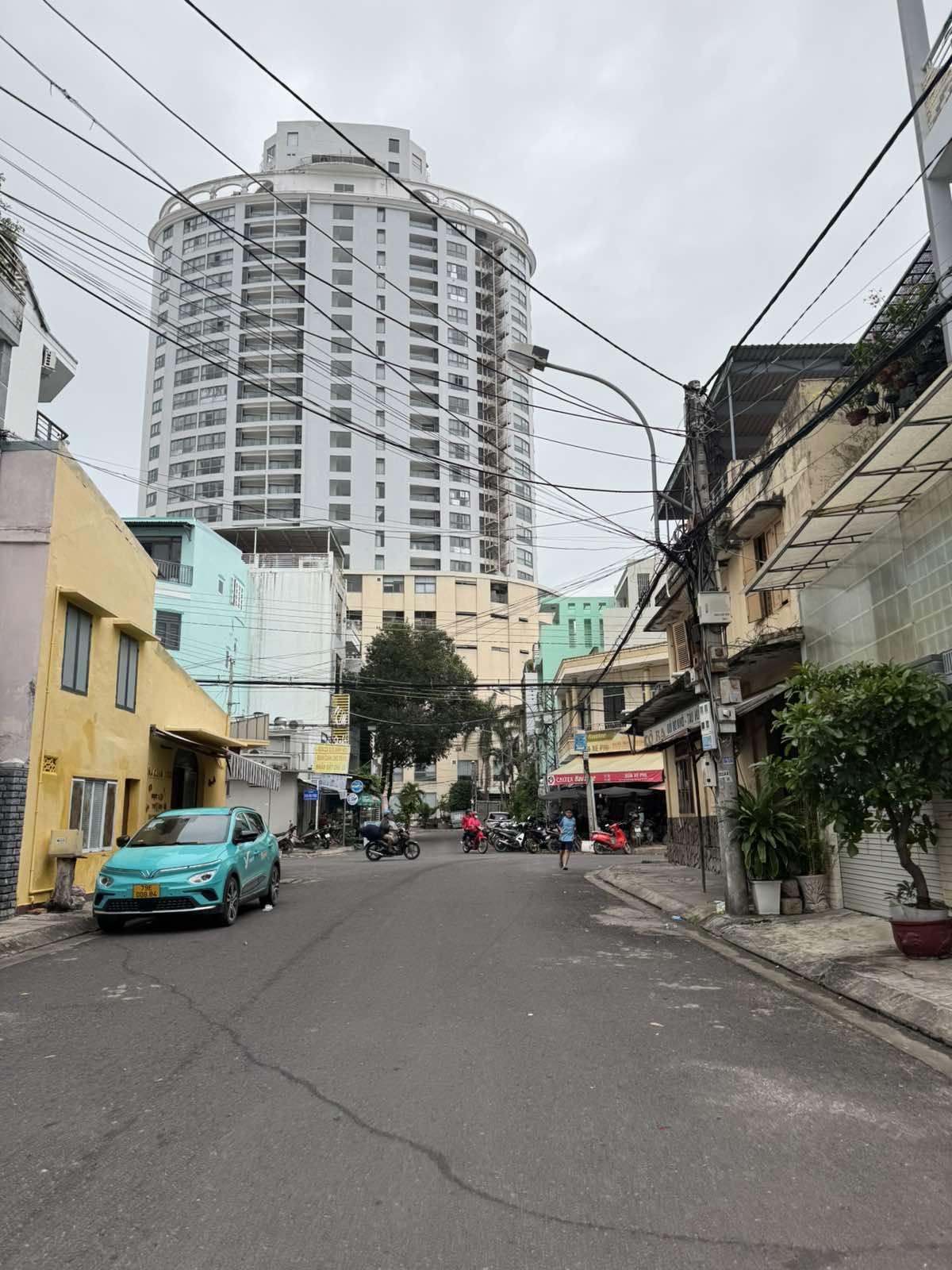 Bán nhà đường Nguyễn Công Trứ sát Chợ Đầm - ra Biển Nha Trang 2p