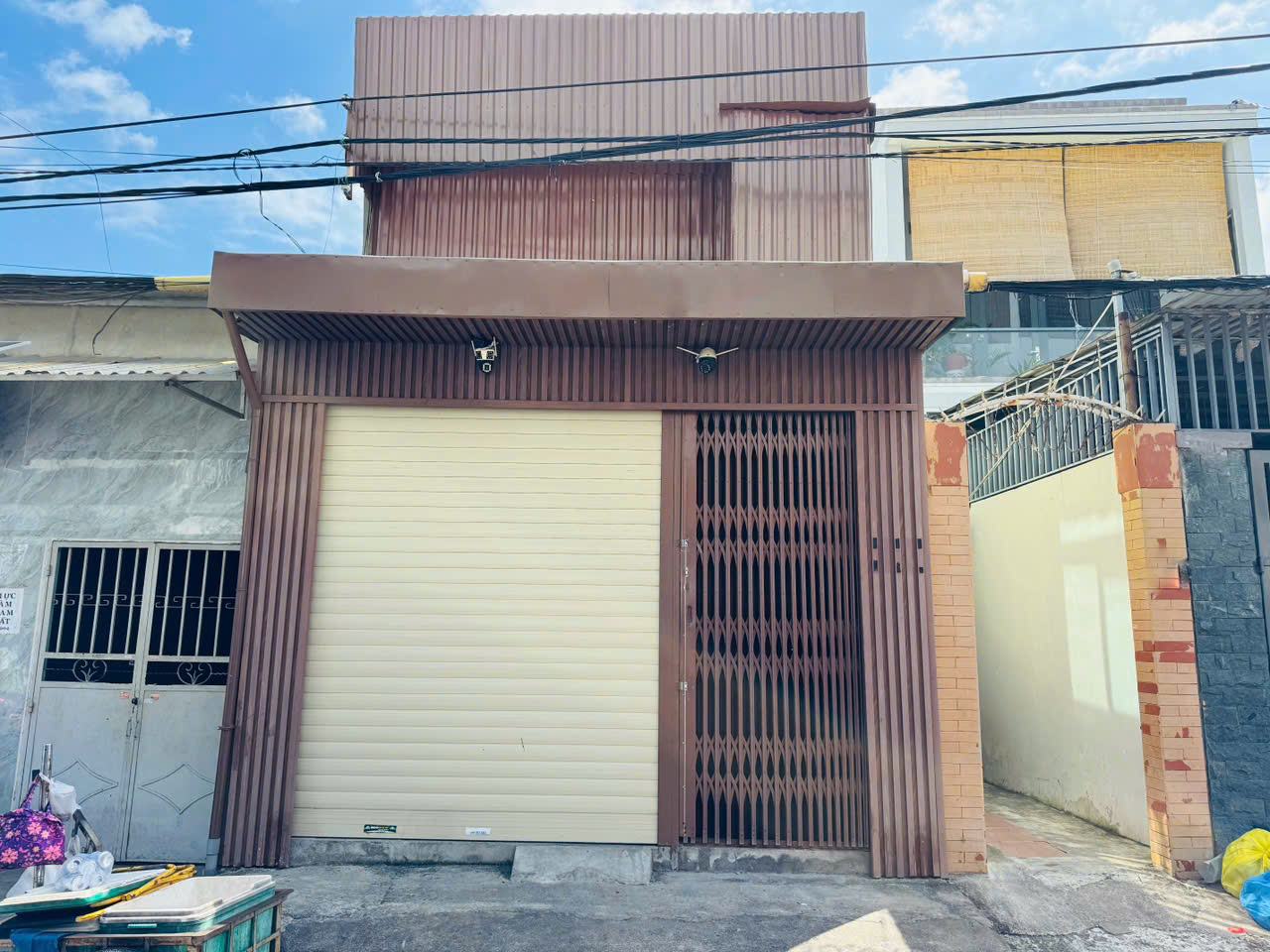 [ Nhà 2 tầng, mặt tiền Vạn Hoà _ ra biển Trần Phú: 100m ]. Dt 42m2. Giá 6ty