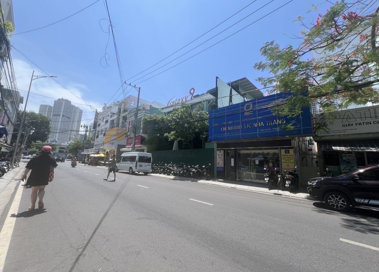 Bán nhà đường Ngô Gia Tự, Nha Trang giá rẻ, gần Vòng xoay, Chợ Xóm Mới