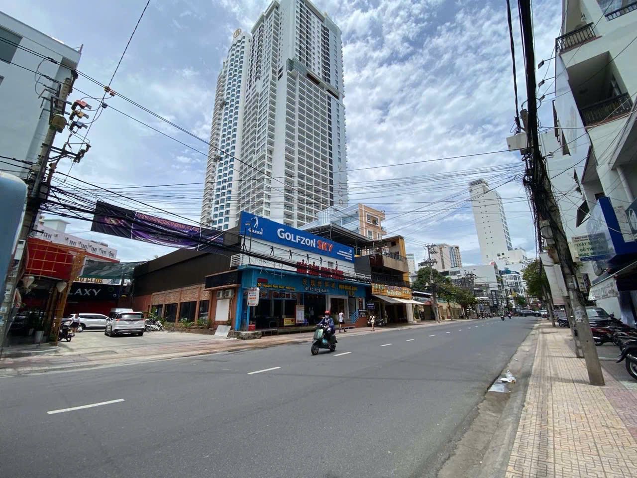 Bán nhà mặt tiền đường Nguyễn Thiện Thuật, Nha Trang