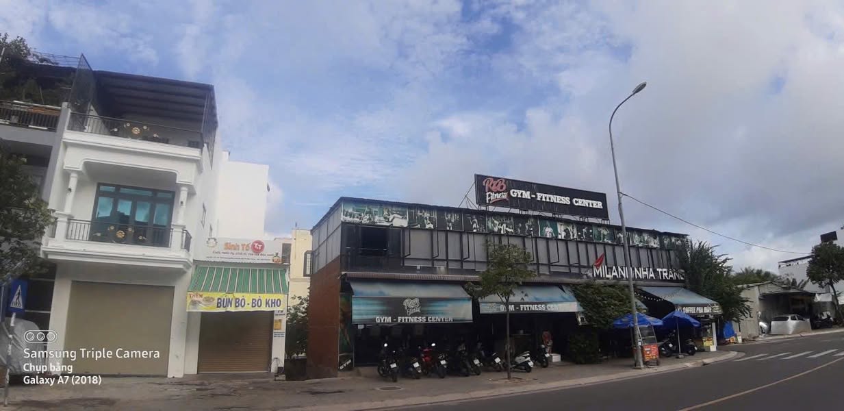 Bán nhà 3 tầng mặt tiền đường số 4 Thích Quảng Đức, Hà Quang 1, Nha Trang