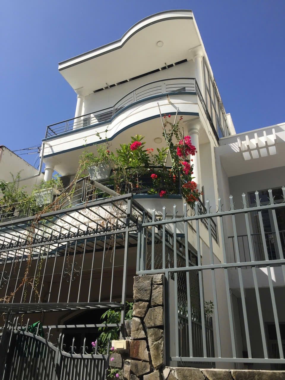 Bán Nhà hẻm ô tô rộng 5m đường Biệt Thự- Nha Trang