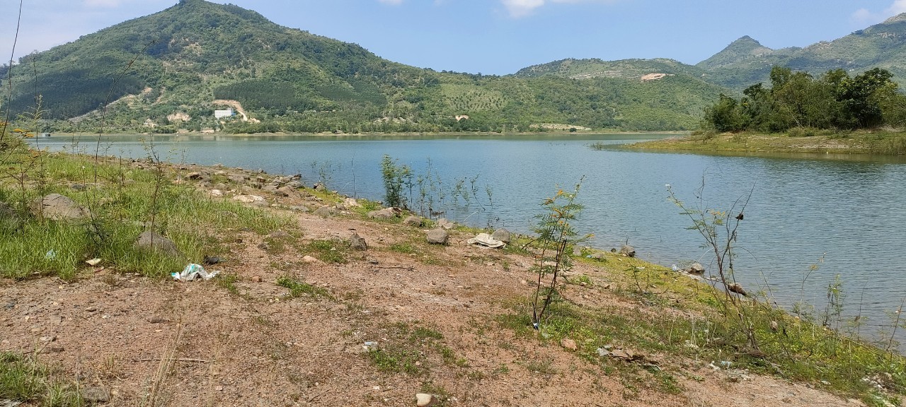 Mặt hồ Am Chúa dài 130m - view siêu đẹp Nha Trang