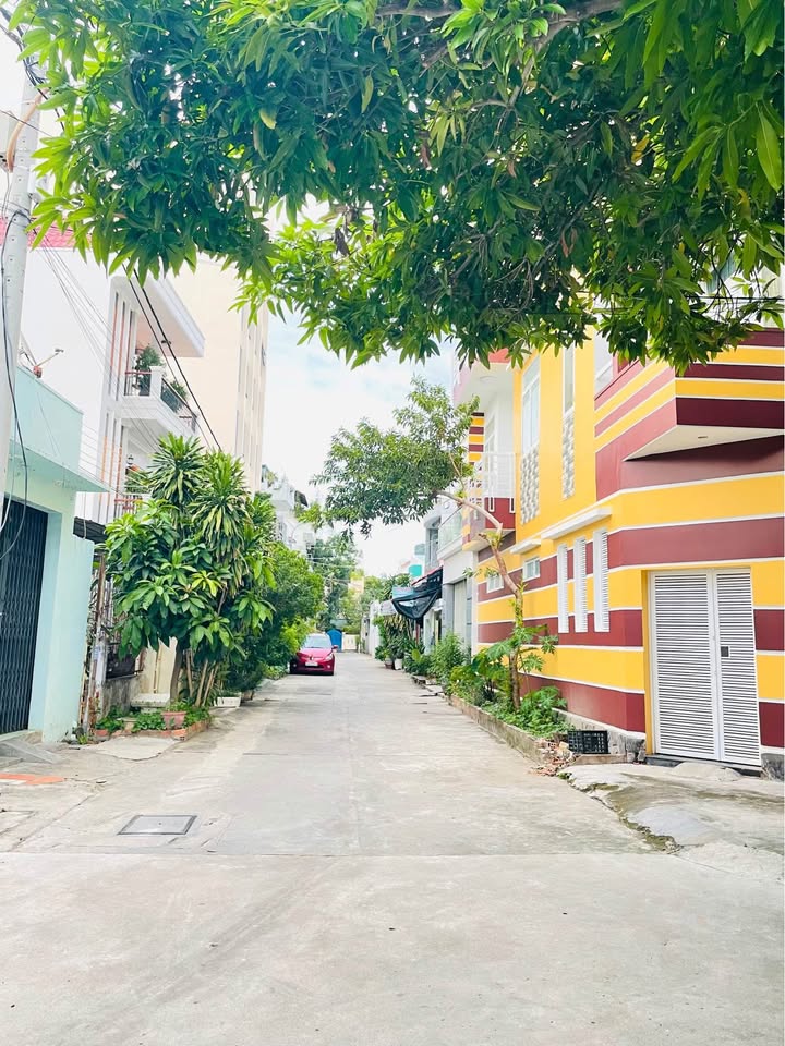 Bán nhà lô góc đường Châu Văn Liêm, Phước Long, Nha Trang