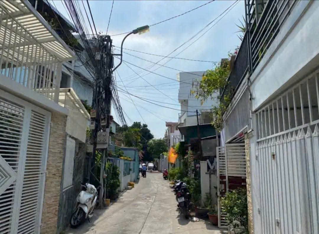 Bán nhà mới 3 tầng mặt tiền đường Trần Thị Tính, Nha Trang giá 6.7 tỷ