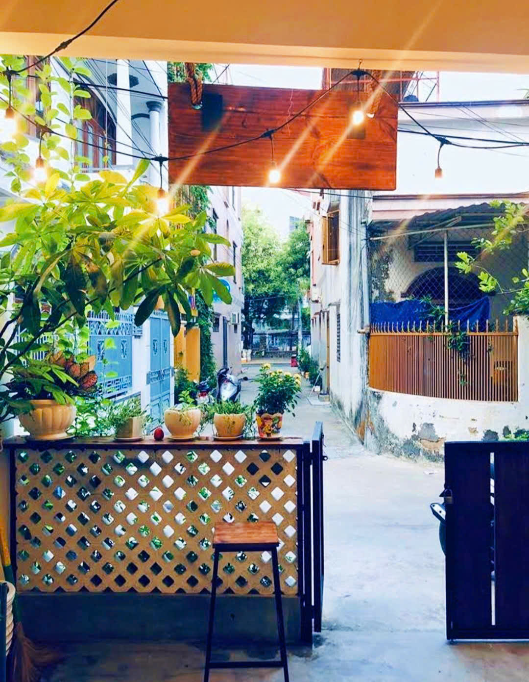Nhà 4 tầng Ngô Quyền _  đi ra biển Trần Phú: 180m* Hẻm 6m ô tô thông. DT 46m2. Giá 9ty