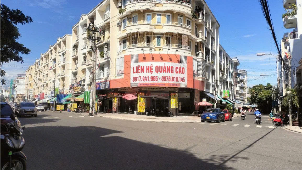 Căn góc 2 mặt tiền Phan Bội Châu giao Hàng Cá - tầng trệt chung cư chợ Đầm { sẵn dòng tiền cho thuê 60tr/tháng }. Dt 210m2. Giá 25ty