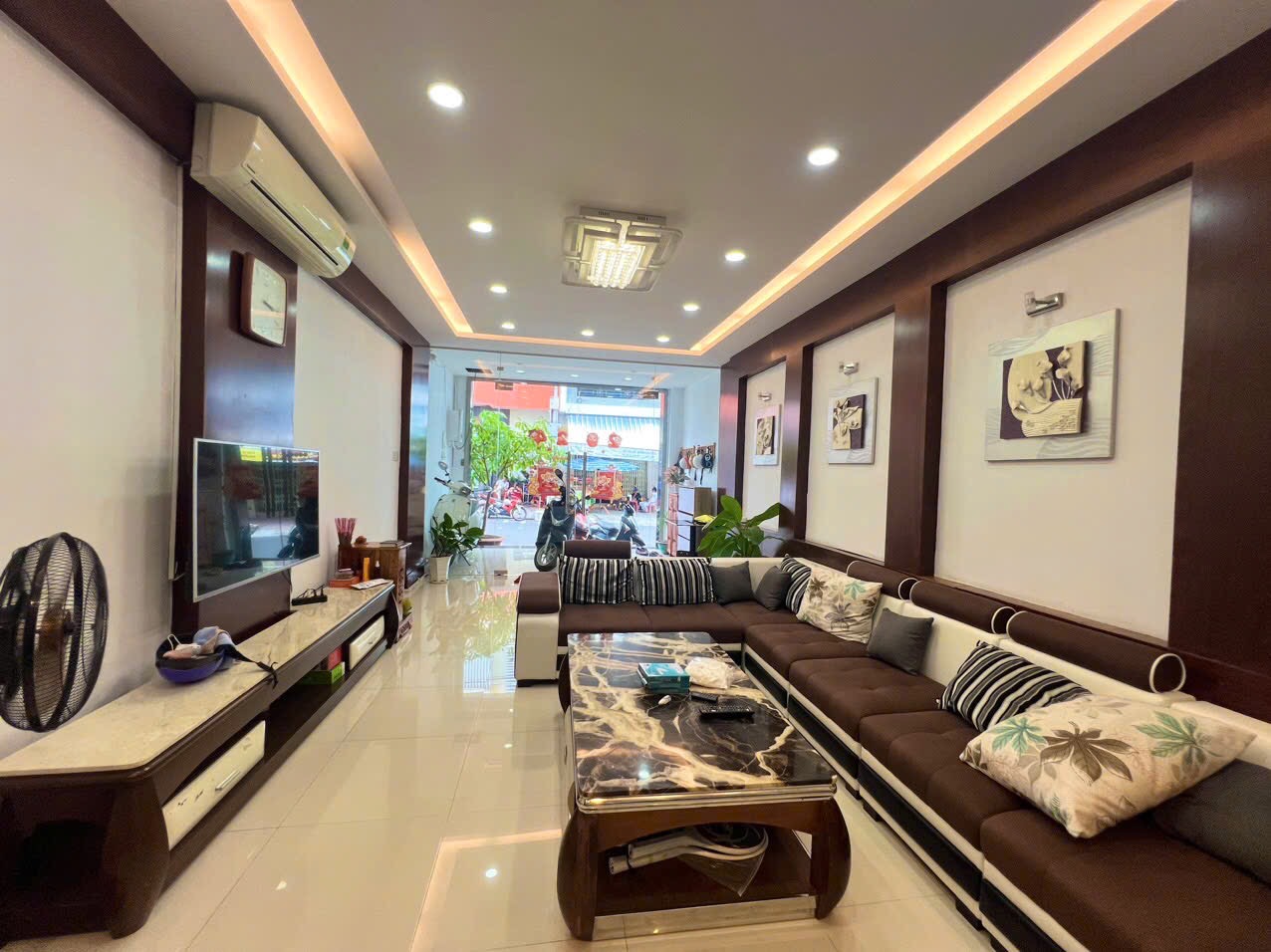 Bán nhà mặt tiền đường Hàng Cá, Nha Trang, cách Biển Trần Phú 450m