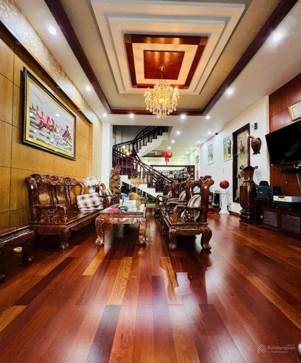 Bán nhà 3 tầng đẹp mặt tiền Lê Đại Hành khu bàn cờ trung tâm TP Nha Trang.