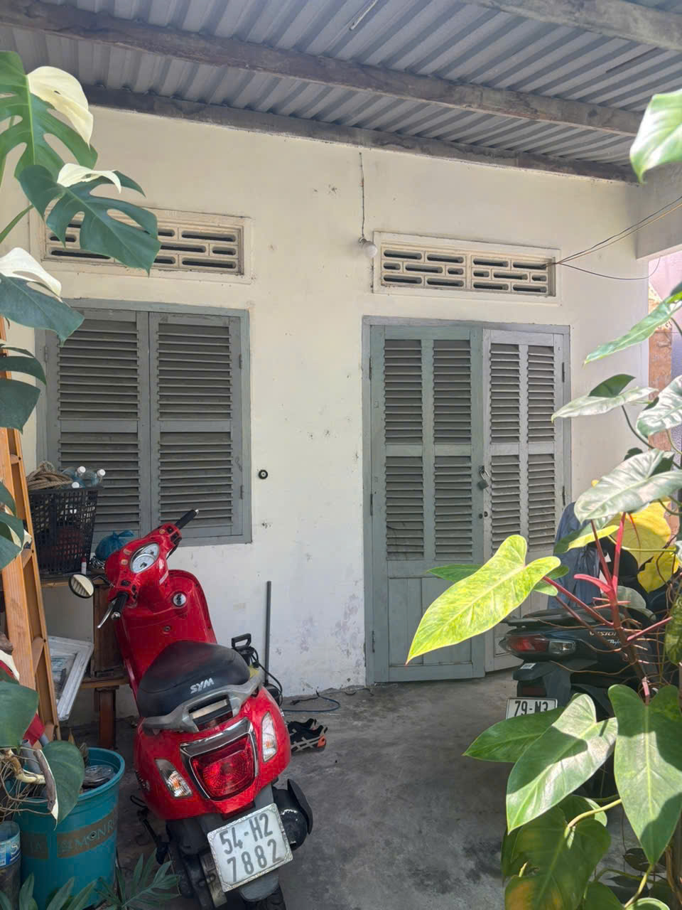 Nhà Mặt tiền Nguyễn Trác, ngang 5m * Cách biển Hòn Chồng: 700m. Dt 99m2. Giá 7.850ty