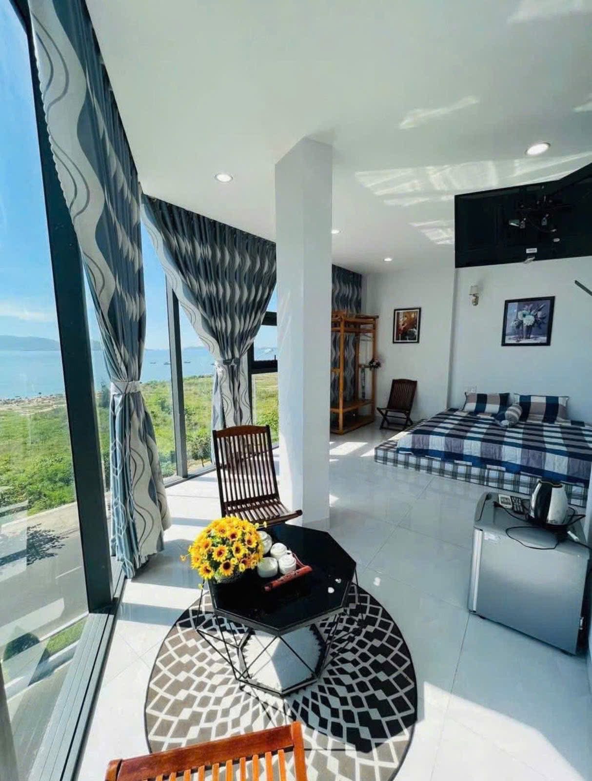 Bán khách sạn căn góc mặt biển Phạm Văn Đồng, cực hiếm, Nha Trang