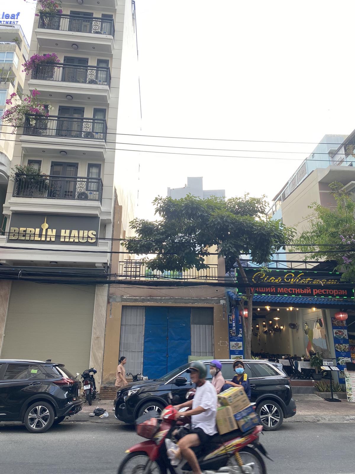 Bán đất tặng nhà cấp 4 mặt đường Nguyễn Thiện Thuật, Tân Lập, Nha Trang 