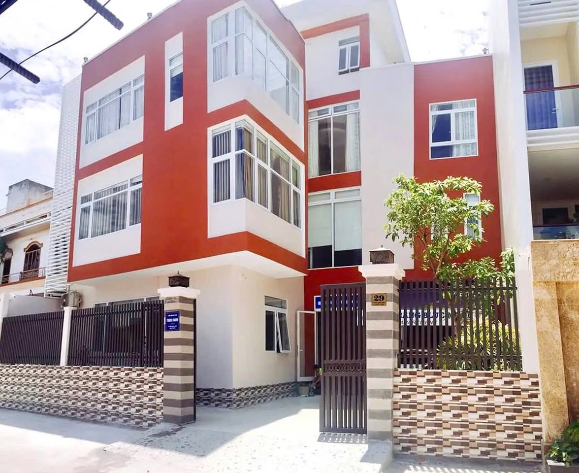 Bán Toà căn hộ 4 tầng gần biển - đường oto phường Phước Long - TP Nha Trang