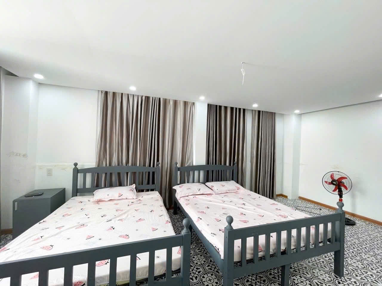  Mini Căn Hộ 6,5 tầng CÓ THANG MÁY,  hẻm Nguyễn Thiện Thuật phố Tây * ra biển Trần Phú: 450m. DT 57.2m2. Giá 8.6ty