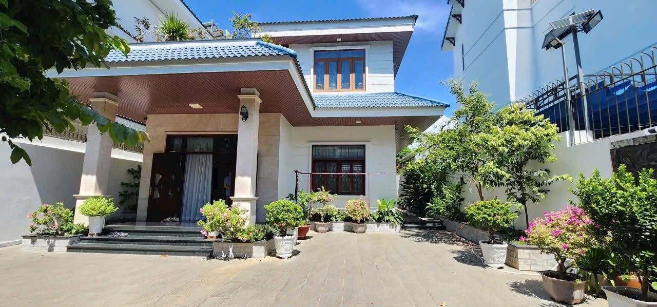 Bán Biệt thự rộng, sang trọng khu Vĩnh Điềm Trung, đối diện công viên đường C1 