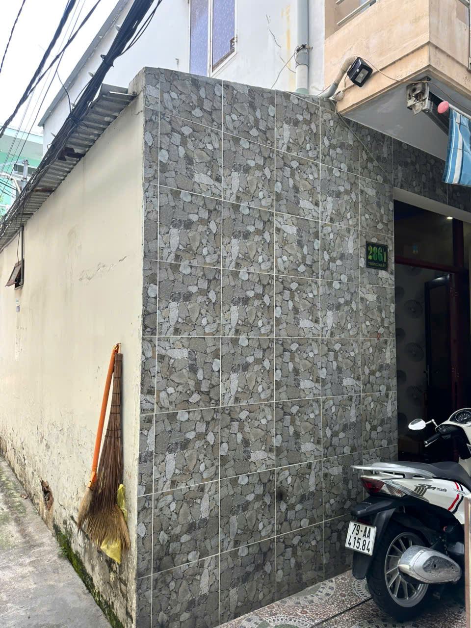 Góc 3 mặt thoáng Thống Nhất _ nhà 2 tầng ; cách đường Chính : 10m. Dt 37.5m2. Giá 3ty