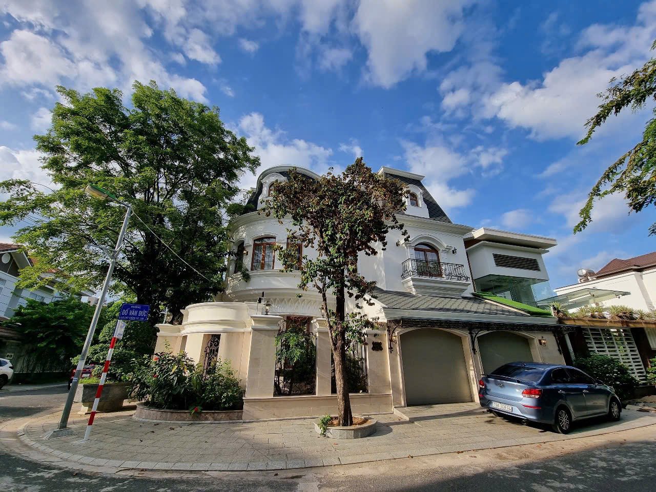 Bán Căn Biệt Thự ĐẲNG CẤP NỘI THẤT XỊN ĐỂ LẠI TOÀN BỘ thuộc Khu B Vĩnh Điềm Trung