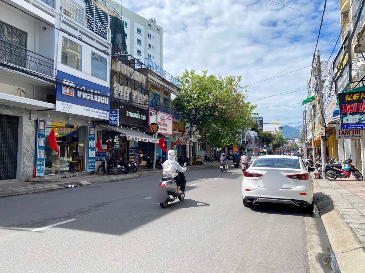 Bán nhà mặt tiền đường Nguyễn Trãi, đối diện Nhà Thờ Đá, Nha Trang