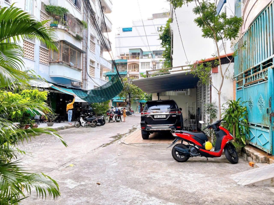 Bán nhà 2 tầng hẻm ô tô đương Nguyễn Thiện Thuật, cách biển Trần Phú 300m