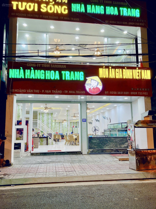 Bán nhà phố đường Hoàng Văn Thụ, Nha Trang ngang 8m, cơ hội đầu tư sinh lời cao.