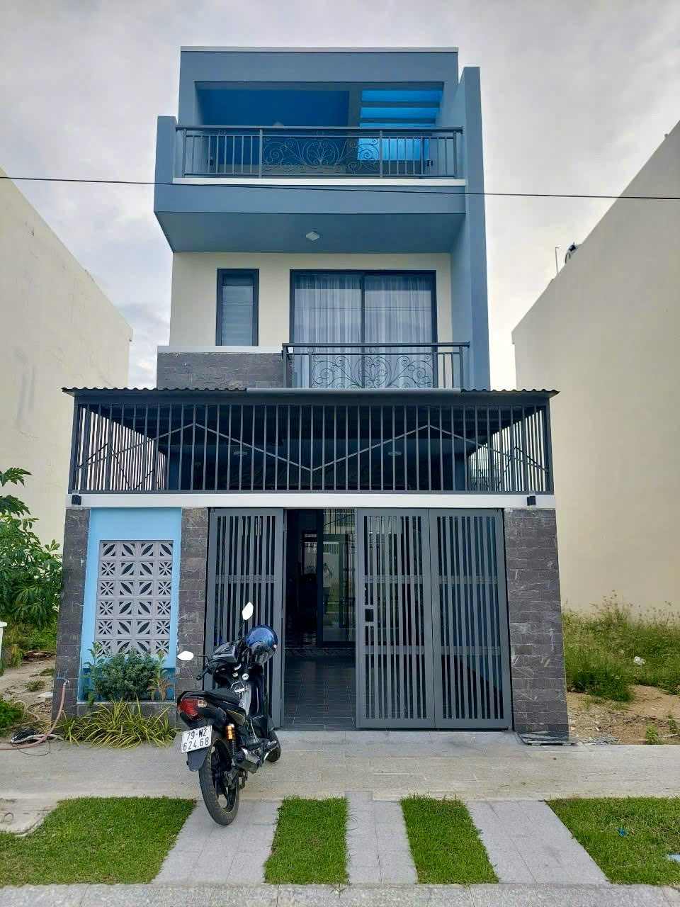 Nhà mới 3 tầng gói 7 KĐT Mỹ Gia, Nha Trang lk73 đường thông, 