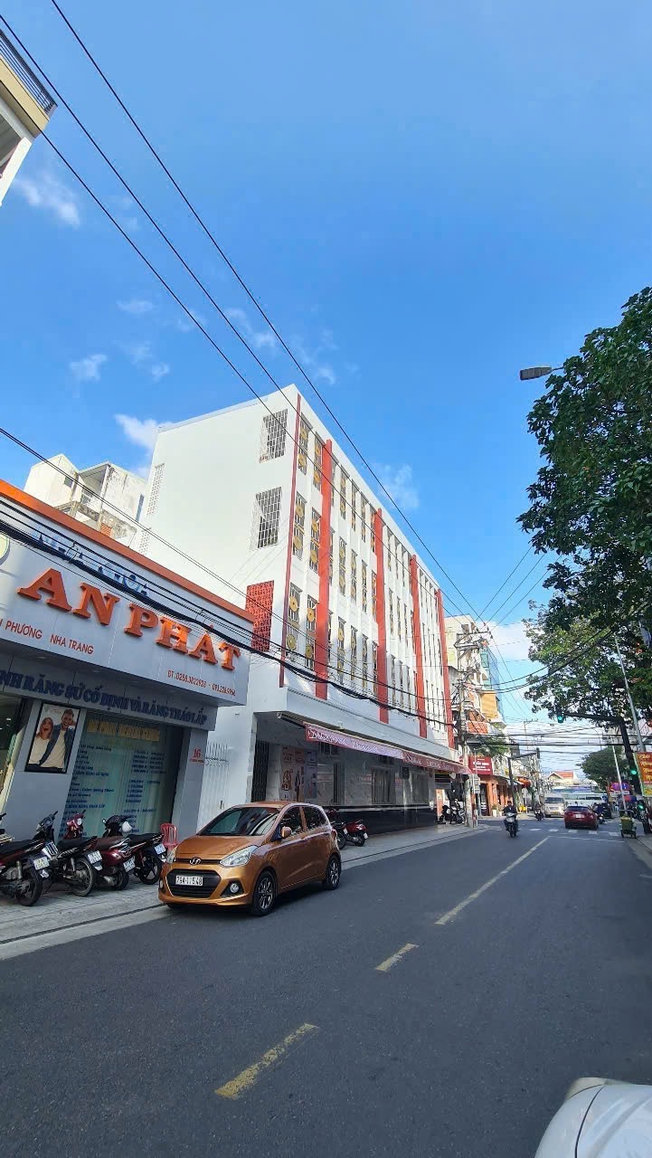 Bán nhà 5 tầng mặt đường Lê Thành Phương, phường Phương Sài, Nha Trang