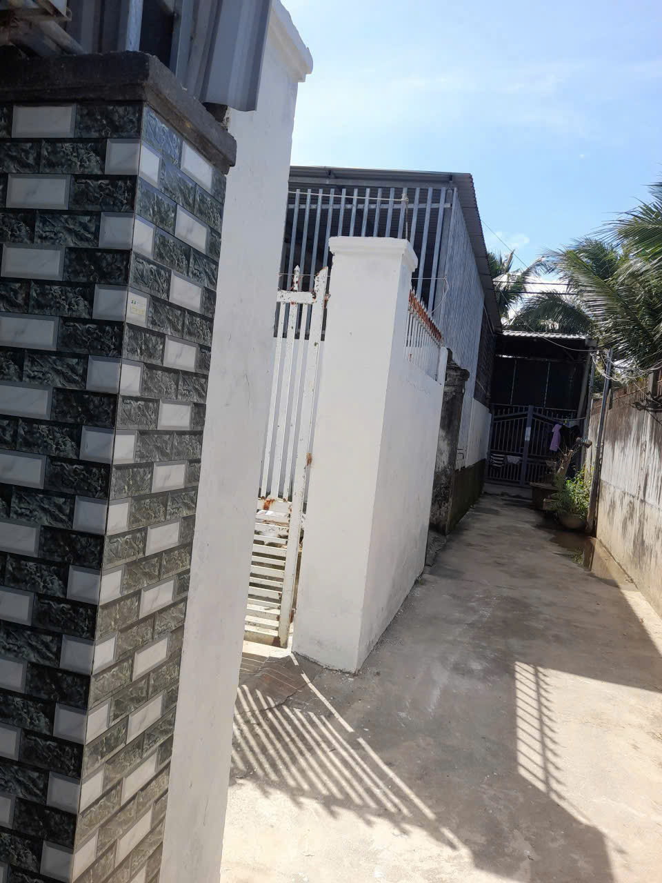 Nhà thôn Tây Vĩnh Phương _  cách Nguyễn Lương Bằng 500m ; đi ra chợ Vĩnh Phương khá gần. Dt 107.4m2. Giá 1.890ty