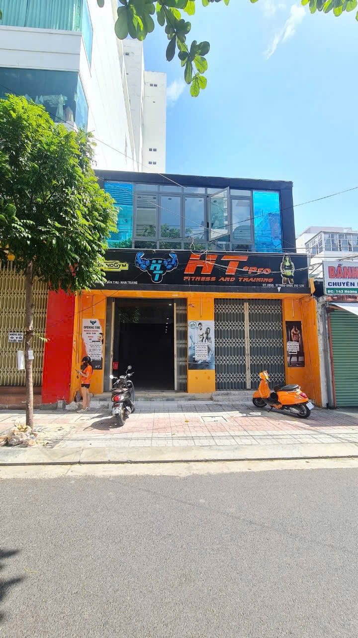 Bán nhà 2 tầng mặt tiền đường Hoàng Văn Thụ, Nha Trang