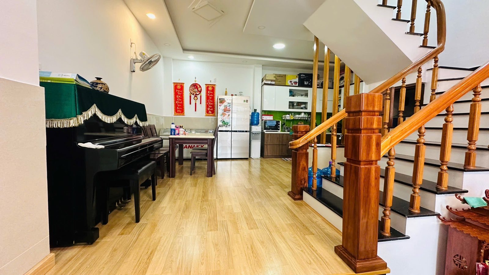 Bán nhà 4 tầng hướng đông đường C1 KĐT VCN Phước Long 1, Nha Trang