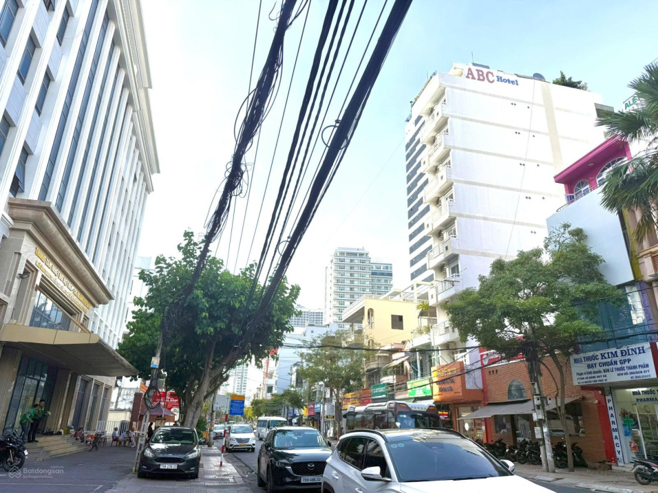 Bán Nhà mặt tiền đường Nguyễn Thiện Thuật, Lộc Thọ, Nha Trang.